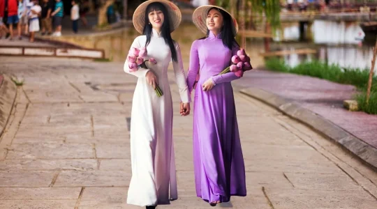 ハノイ2階建て観光列車_アオザイレンタル付き